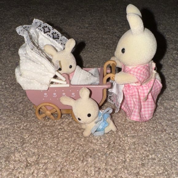 Calico Critters Connor and Kerri’s Carriage Ride Set - Picture 1 of 4